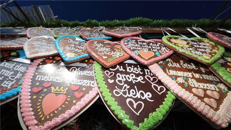 Begehrtes Mitbringsel vom Oktoberfest - Lebuchenherzen.