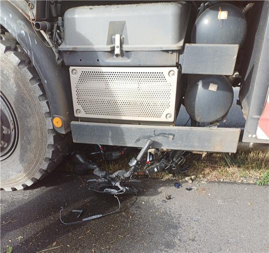 Bei Arbeiten hat am Montag ein Unimog ein Fahrrad überfahren. Verletzt wurde aber niemand. Foto: Polizeiinspektion Goslar