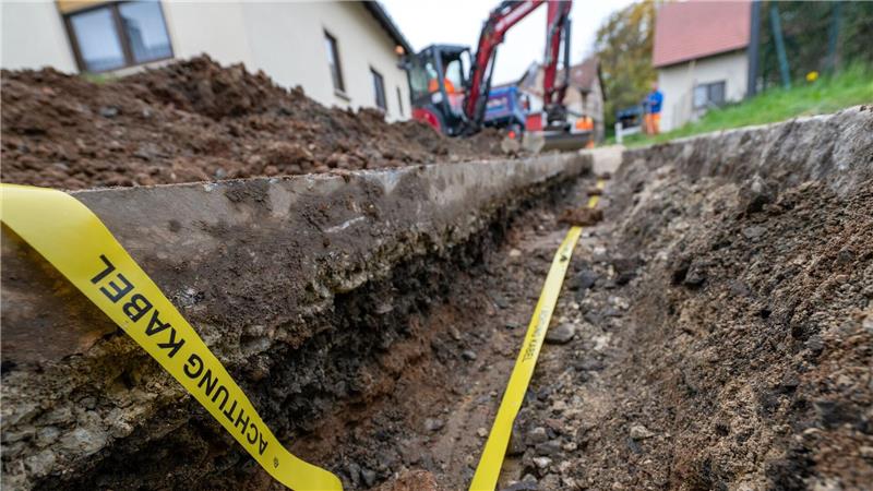 Bei Bauarbeiten in der Nähe von Braunschweig wurde ein Kabel beschädigt. (Symbolbild)