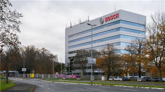 Bei Bosch in Hildesheim soll jede zweite Stelle wegfallen. (Archivbild)