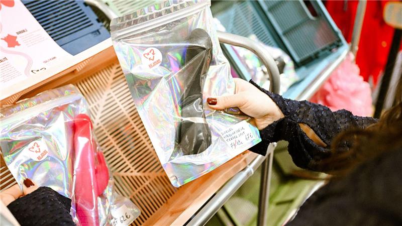 Sex-Toys aus zweiter Hand - Laden sieht sich als Pionier Bei (Dé)boutonné•e•s gibt es 20 bis 30 Prozent Rabatt auf gebrauchtes Sexspielzeug.