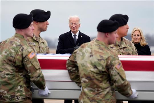 Bei Drohnenangriffen in Jordanien starben drei US-Soldaten. Die USA reagierte laut Medienberichten nun mit Gegenschlägen auf Irak und Syrien.
