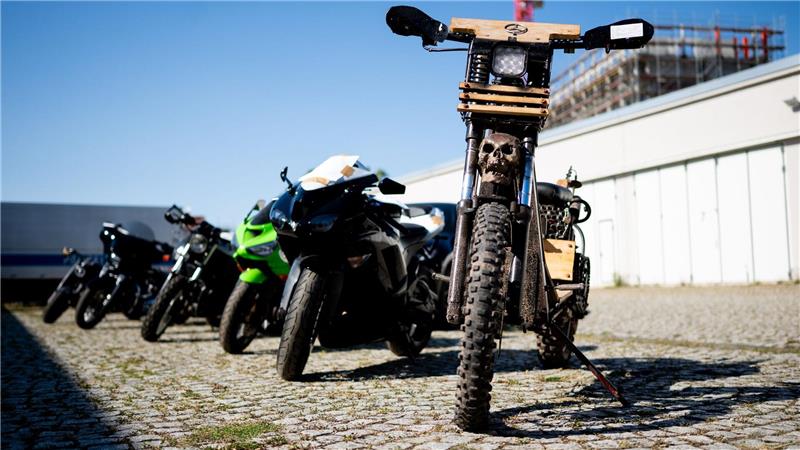 Polizei stellt Motorräder und Bargeld im Rockermilieu sicher Bei Durchsuchungen im Rocker-Milieu hat die Polizei zehn Motorräder sichergestellt.