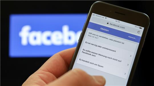 Bei Facebook bezeichnet der 31-Jährige Muslime als „Abschaum“.