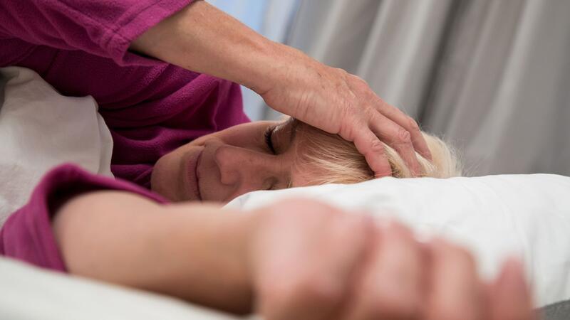 15 wichtige Fakten zur Grippeschutzimpfung Bei Grippe fühlen sich Betroffene oft schlagartig sehr krank.