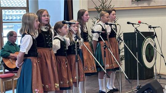 Bei Harzer Jodlerwettstreit belegen die kleinen Bruchbergsänger des gastgebenden Heimatbundes Altenau den ersten Platz.