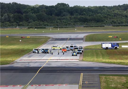Bei Klima-Protesten am 13. Juli am Flughafen Hamburg sollen der Lufthansa-Gruppe 400.000 Euro Schaden entstanden sein.
