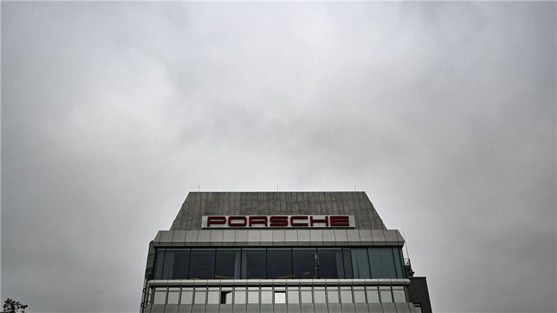 Gespräche über Sparrunde: Kippt die Porsche-Jobgarantie? Bei Porsche sind Gespräche über eine Verschärfung des Sparkurses angelaufen.