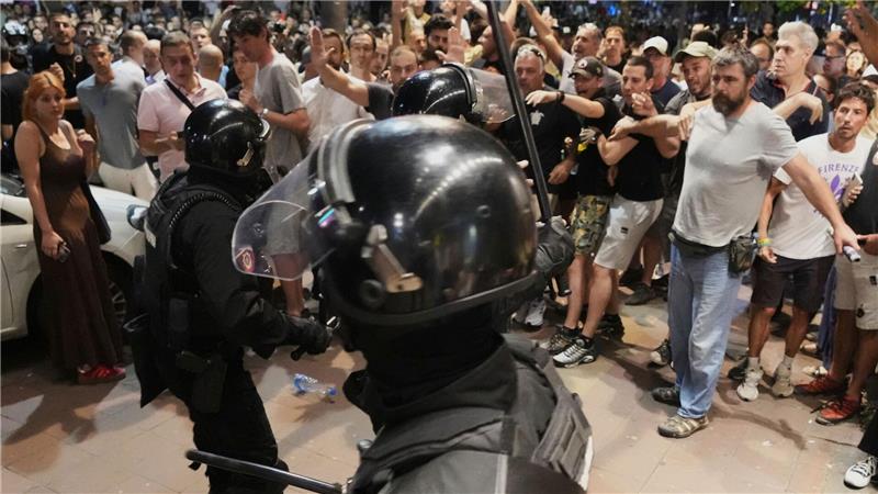 Proteste gegen Regierung in Serbien eskalieren erneut Bei Protesten gegen die Regierung in Serbien kommt es zu Auseinandersetzungen zwischen Polizei und Regierungsanhängern. (Archivbild)