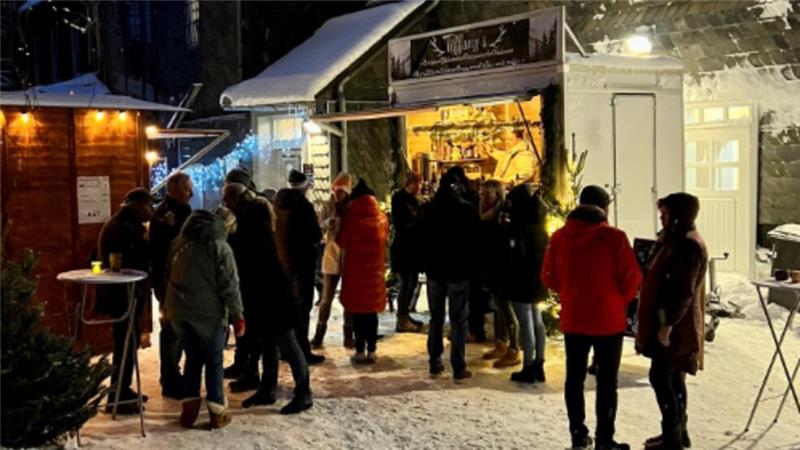 Weihnachtsschicht im Bergwerksmuseum geht in die dritte Runde Bei Punsch und Crêpes lässt sich die Kälte gut aushalten.
