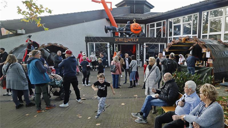Bei Schelloween verwandelt sich die Begegnungsstätte in ein großes Gruselhaus.
