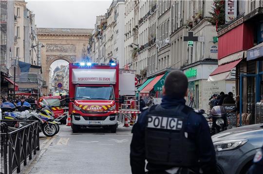 Bei Schüssen in Paris sind zwei Menschen getötet und vier verletzt worden.