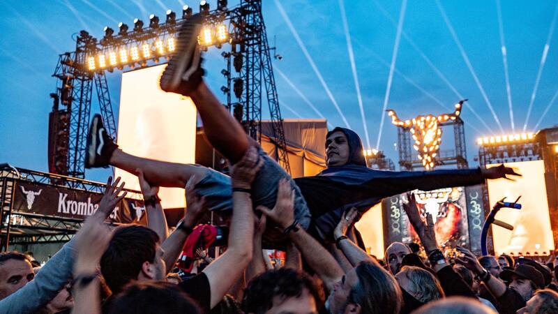 Wacken weitgehend trocken, Nature One mit Schlamm Bei Sommerwetter hatten die Fans sichtlich Spaß.