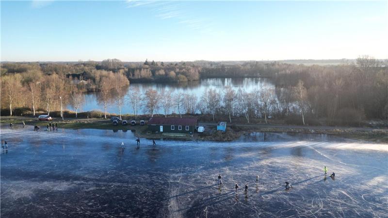 Bei Sonnenschein und eisigen Temperaturen haben etliche Menschen das Winterwetter für Ausflüge genutzt.