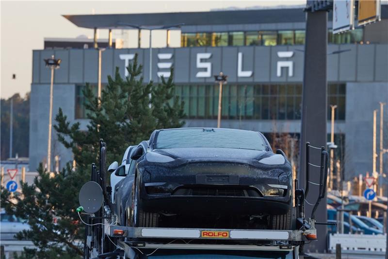 Tesla zu Personalabbau: Keine 3000 Stellen betroffen Bei Tesla in Grünheide sind laut dem Unternehmen deutlich weniger als 3000 Arbeitsplätze vom Stellenabbau betroffen.