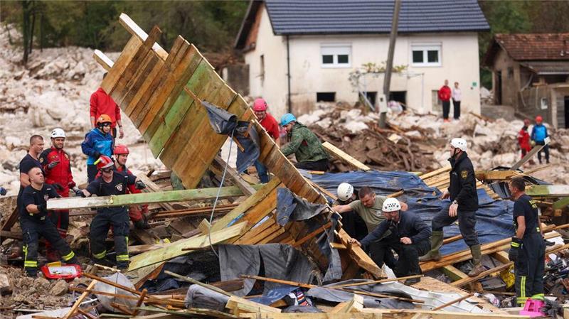 Bei Überschwemmungen und Erdrutschen in Bosnien-Herzegowina kamen mindestens 16 Menschen ums Leben.
