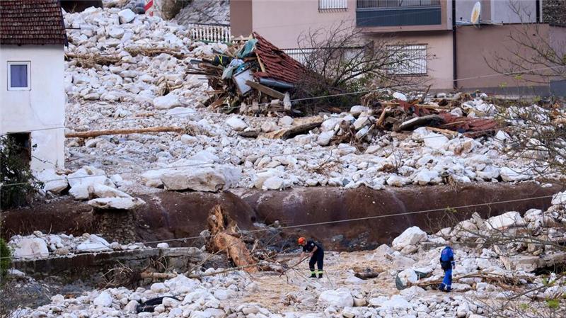 Bei Überschwemmungen und Erdrutschen in Bosnien-Herzegowina kamen mindestens 16 Menschen ums Leben.