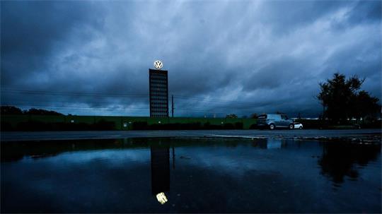 Bei VW in Wolfsburg geht das Ringen um Sparpläne weiter. (Archivbild)