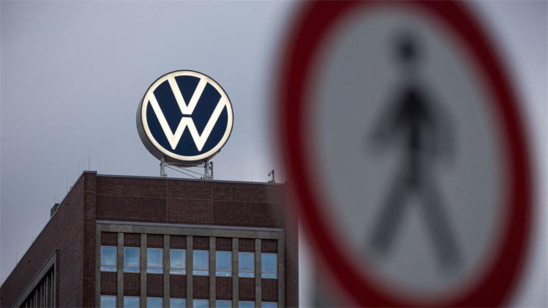 Überraschende Einigung bei VW - aber Fragen bleiben Bei VW stehen große Umbauten an.