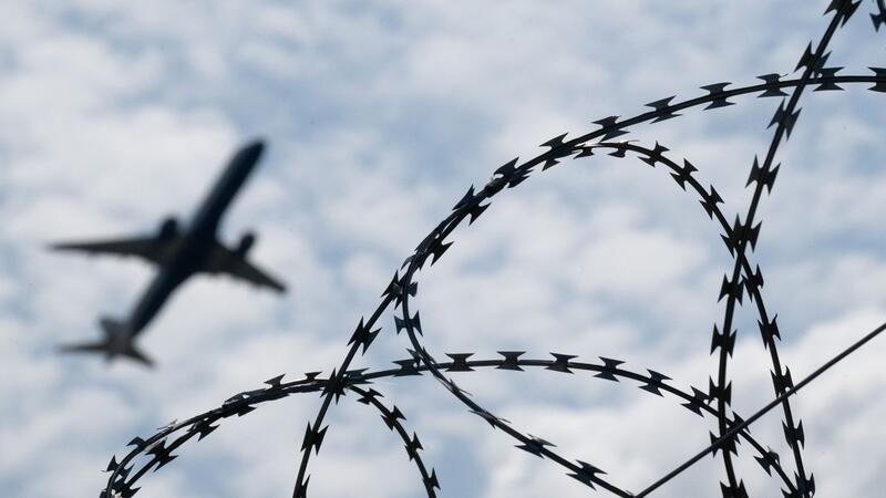 Bei Verhandlungen mit den Taliban über Abschiebungen schwerstkrimineller Afghanen hat der IMK-Vorsitzende Stübgen keine Vorbehalte.