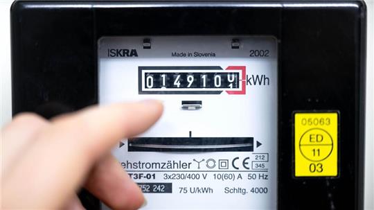 Bei Zahlungsrückständen dürfen Energieversorger laut einem Urteil des Oberlandesgerichts Düsseldorf keine Gebühren für Ratenzahlungen erheben. (Archivbild)