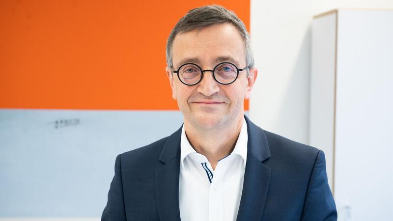 Corona-Zahlen steigen - Minister rät zur Maske Bei älteren Menschen können Corona-Infektionen auch schwer verlaufen, warnt Feil. (Archivbild)