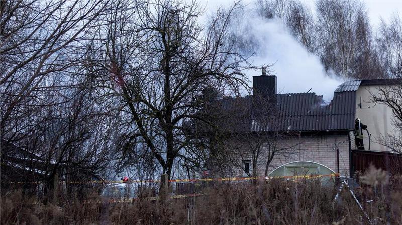 Bei dem Absturz des Flugzeugs trafen Trümmerteile auch ein Wohnhaus. 
