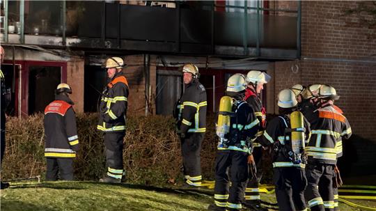 Bei dem Brand in einer Hamburger Seniorenwohnanlage kam für einen Mann jede Hilfe zu spät. 