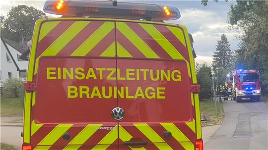 Bei dem Einsatz der Feuerwehr in der Straße „Am Bahnhof“ wollte ein Bewohner seine qualmende Wohnung nicht verlassen.
