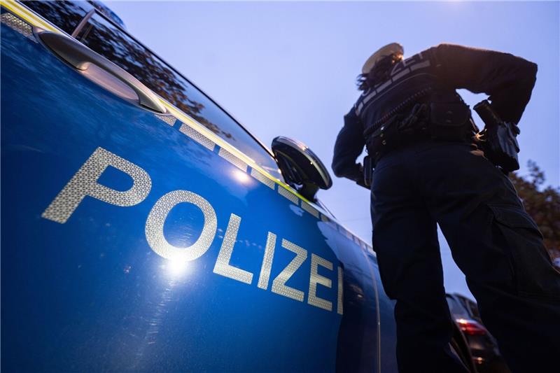 Bundespolizei zerschlägt internationale Schleuserbande Bei dem Einsatz waren rund 200 Beamte beteiligt - sie durchsuchten Objekte in mehreren Teilen von Deutschland (Symbolbild).