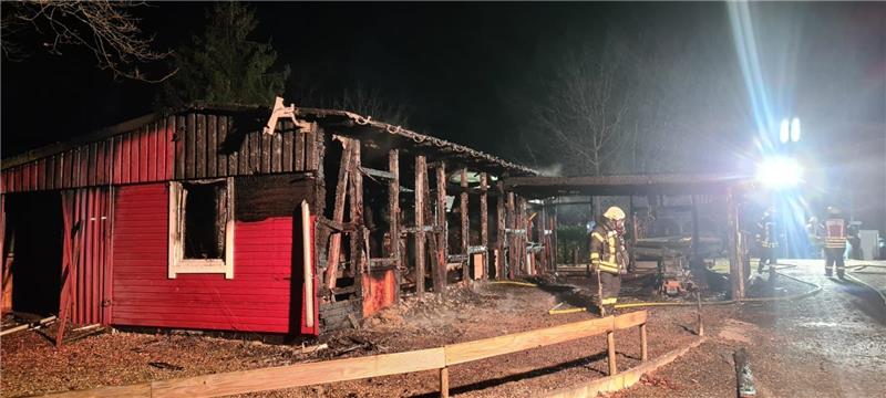 Derneburg: Feuerteufel auf dem Campingplatz? Bei dem Feuer kam der Veranstaltungsraum zu Schaden. Foto: Feuerwehr Holle