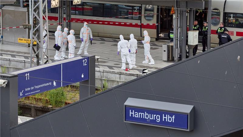 Messerangriff in Hamburg: Was einen Monat danach bekannt ist Bei dem Messerangriff vom 23. Mai 2025 wurden nach jüngsten Angaben der Staatsanwaltschaft 19 Menschen im Hamburger Hauptbahnhof verletzt. (Archivbild)