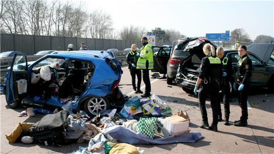 Bei dem Unfall auf der A1 kam ein Mann ums Leben.