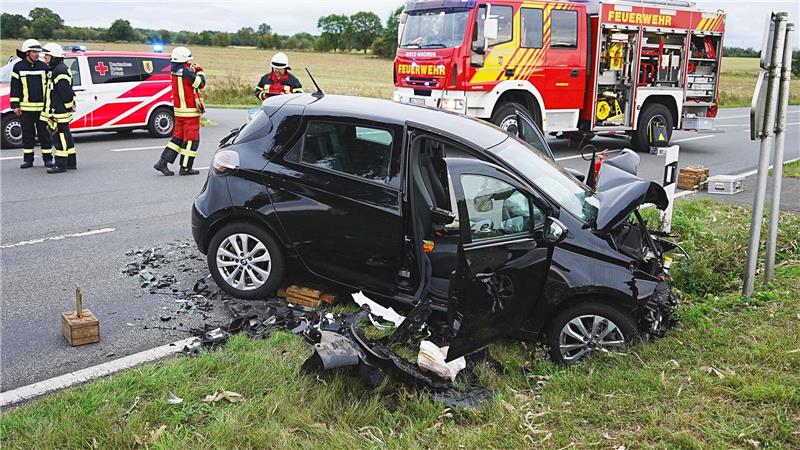 Fünf Verletzte nach Unfall bei Sulingen – Hund verendet Bei dem Unfall in Sulingen verletzten sich drei Menschen schwer, zudem starb ein Hund.