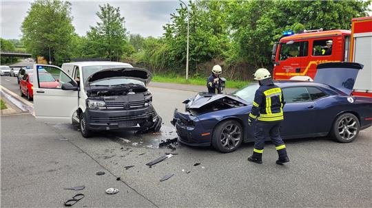 Bei dem Unfall ist ein hoher Sachschaden entstanden. Foto: Polizei