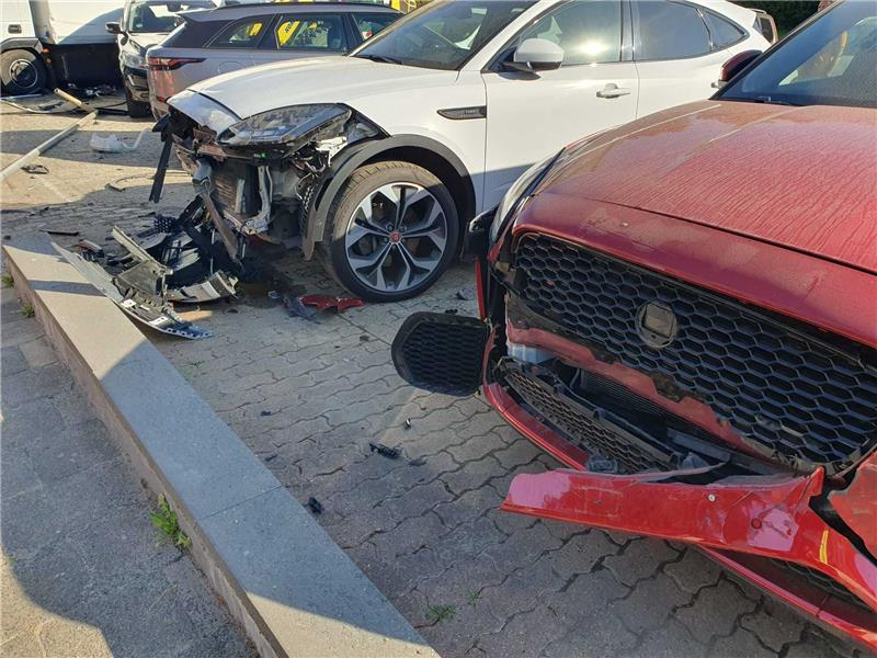 Seesener baut Unfall: Fahrzeuge eines Autohändlers beschädigt Bei dem Unfall wurden mehrere Autos eines Gebrauchtwagenhändlers beschädigt.
