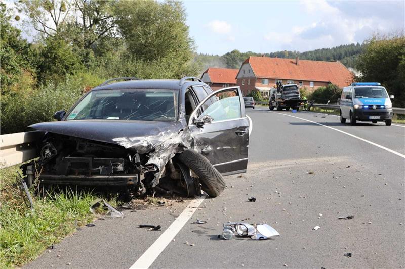 Bei dem Unfall wurden zwei Menschen leicht verletzt.