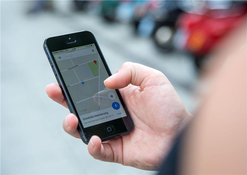 Apple bringt Fahrrad-Navigation nach Deutschland Bei dem Update macht Apple auch in mehr deutschen Städten die Funktion verfügbar, mit der Fußgänger auf die iPhone-Kamera zurückgreifen können (Symbolbild).