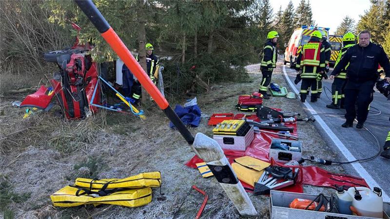 Bei dem Verkehrsunfall auf der Landstraße zwischen Wieda und Braunlage ist eine 89-Jährige lebensgefährlich verletzt worden.