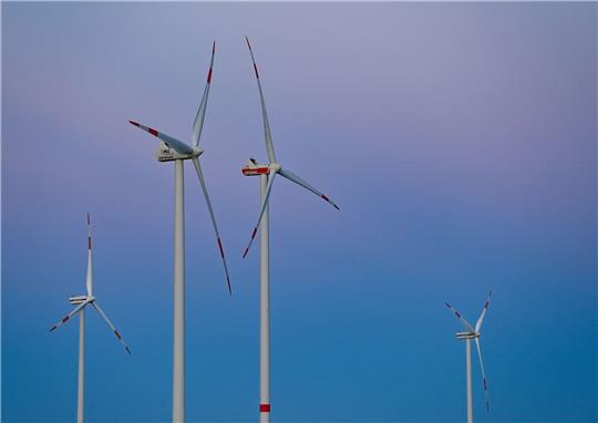Bei dem Windanlagenbauer Vestas Deutschland arbeiten nach früheren Angaben 1700 Menschen.