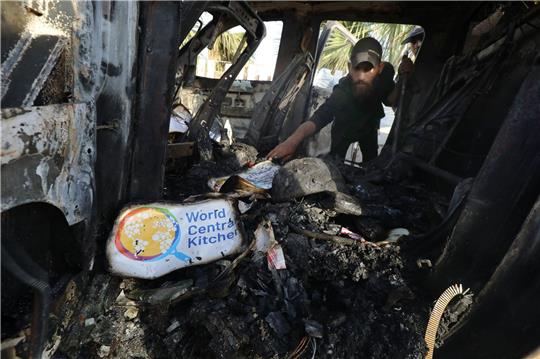 Bei dem mutmaßlich israelischen Luftangriff im Gazastreifen sind laut World Central Kitchen sieben Mitarbeiter getötet worden.
