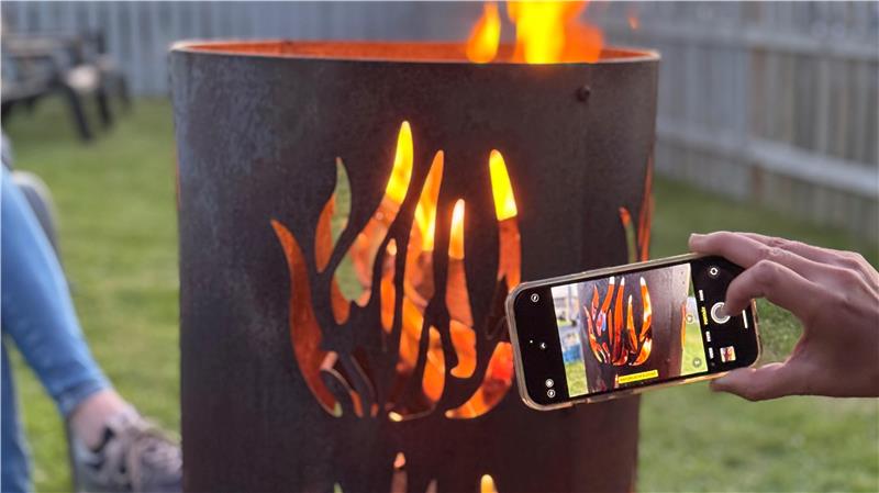 Das Foto zeigt eine brennende Feuerschale.