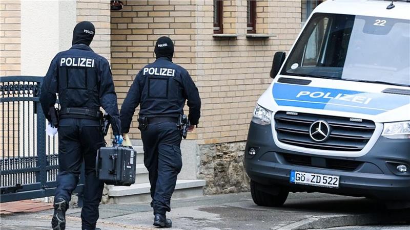 Bei den Durchsuchungen waren Spezialkräfte der Polizei im Einsatz.