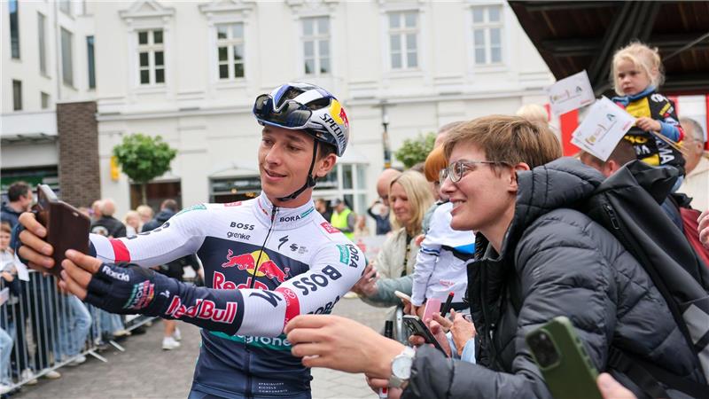 Bei den Fans im Mittelpunkt: Florian Lipowitz