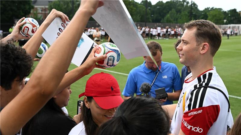 Neuers Comeback-Gefühle und die Aura des Rekordtorwarts Bei den Fans ist Manuel Neuer sehr beliebt.