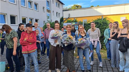 Bei den Feierlichkeiten zum 30-jährigen Bestehen der Ambulanten Wohnhilfe stehen das Miteinander und die gute Zusammenarbeit im Vordergrund.