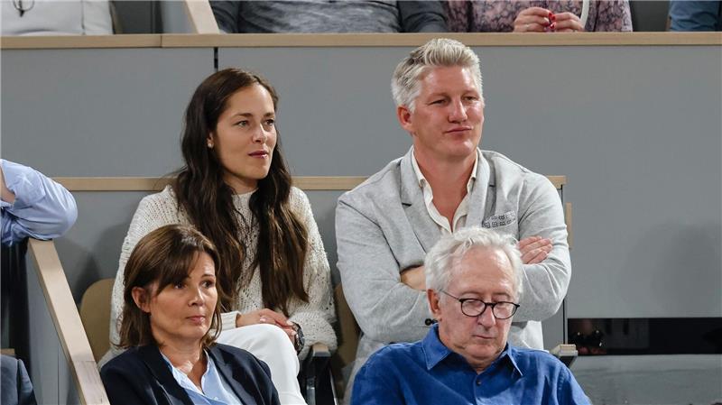 Bei den French Open feierte Ana Ivanovic einen ihrer größten Erfolge - 2022 sitzt sie hier mit ihrem Mann im Publikum. 