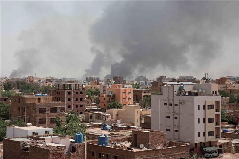 Machtkampf im Sudan: Dutzende Tote nach heftigen Gefechten Bei den Gefechten im Sudan sind bereits mehrere Menschen gestorben.