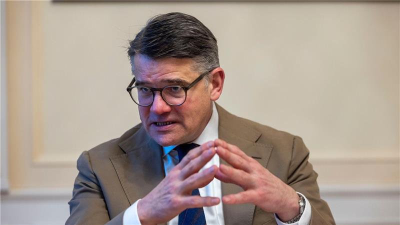 Bei den Kommunalwahlen entscheidet sich nach den Worten von Regierungschef Rhein, wie die Menschen „zur Politik stehen und wie sie die Demokratie bewerten“.