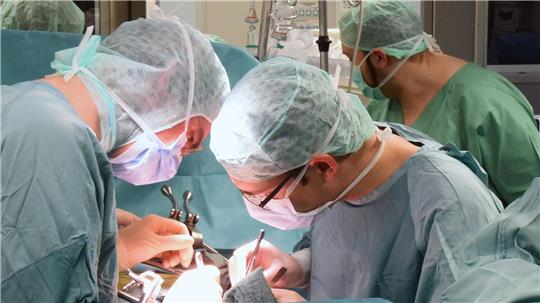 Bei den Organspenden erreicht Deutschland im Vergleich zu seinen Nachbarn nur einen hinteren Rang. (Archivbild)
